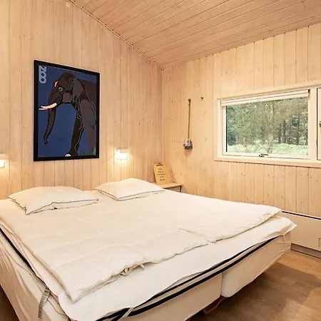 8 Person In Bl Vand * Blåvand