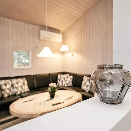 8 Person In Bl Vand * Blåvand